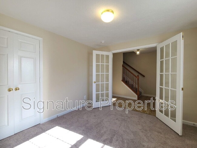 Building Photo - 106 Regina Ln