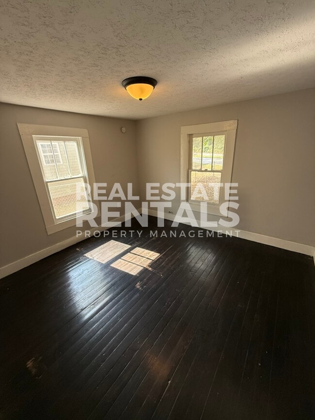 Building Photo - 205 4th St SW