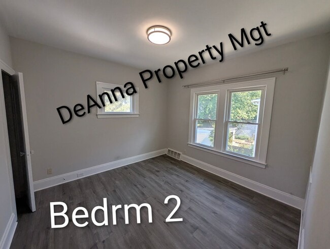 Building Photo - Westpark- 2 Bedroom Duplex
