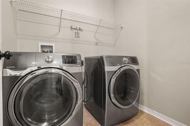 Building Photo - 561 Telfair Square Ct