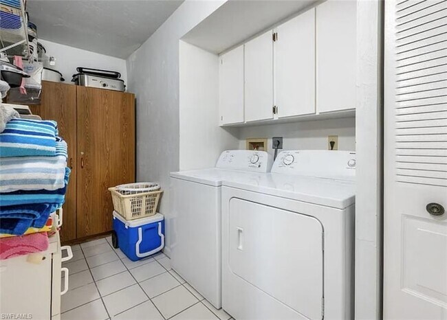 Building Photo - 4080 Looking Glass Ln