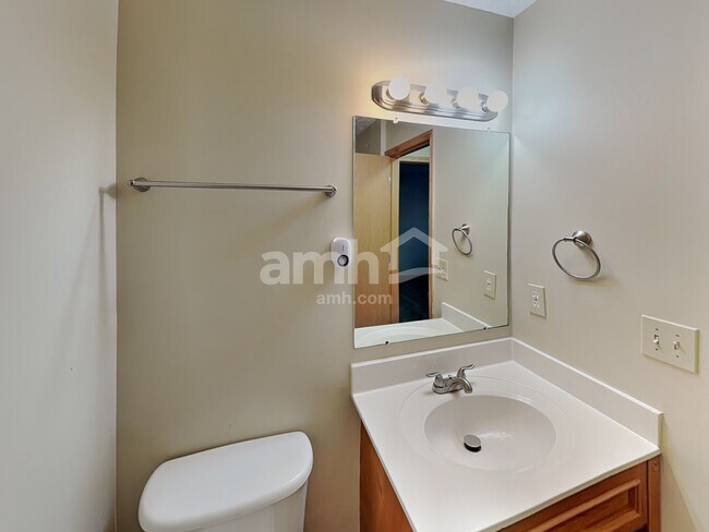 Building Photo - 35 Wrens Nest Ct