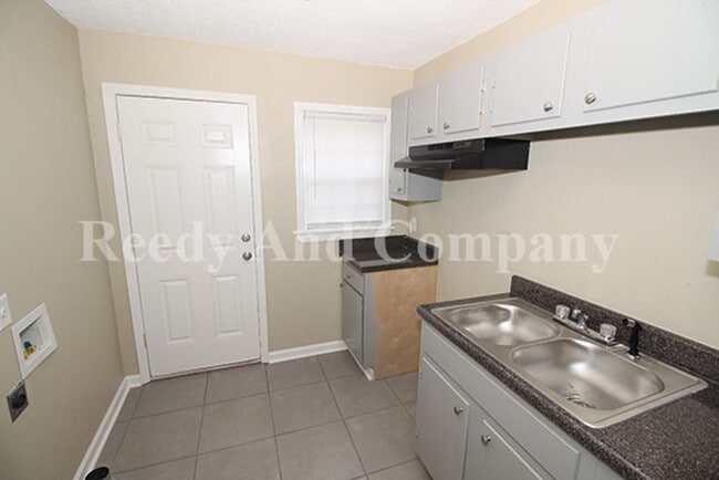 Building Photo - 93 Eastview Dr