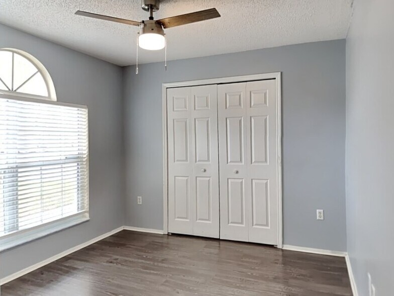 Building Photo - 1118 Vista Palma Way