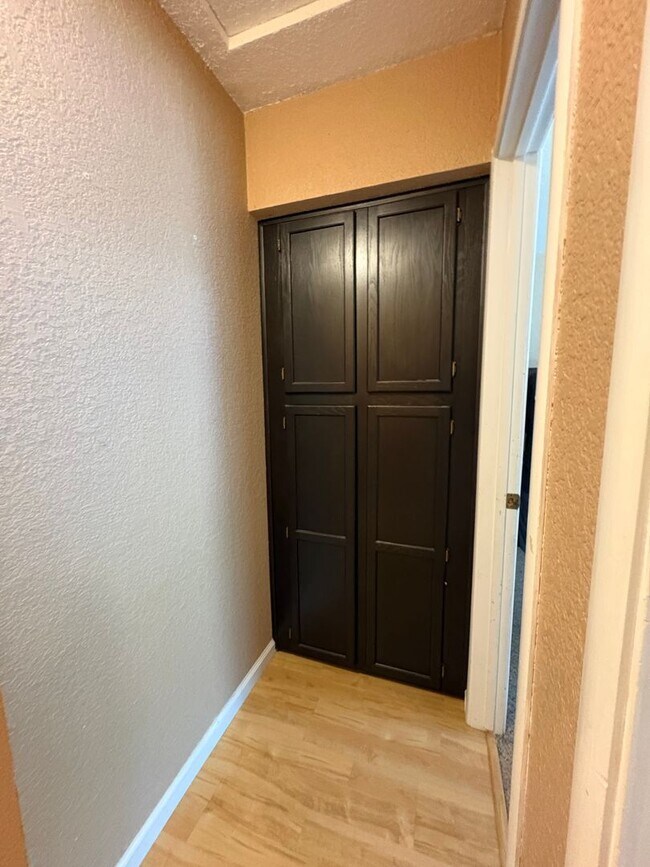 Building Photo - 3 Bed 2 Bath in South Davis Near Mace Ranch and Nugget Markets