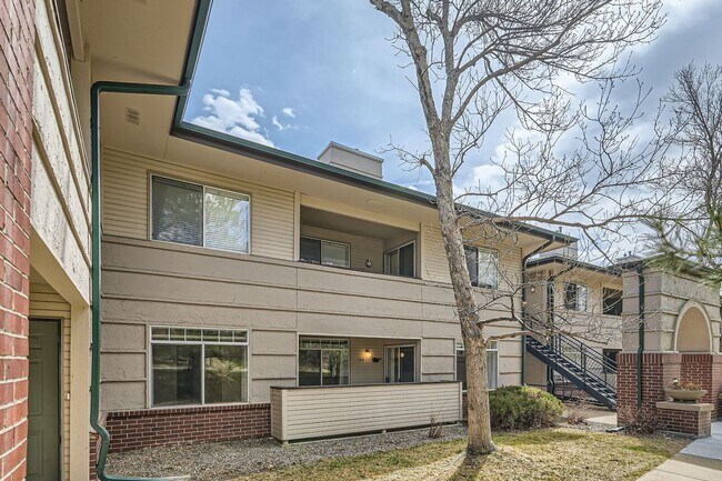Building Photo - 2 Bed, 2 bath in Quiet Community. New HVAC, New Flooring. Community pool and clubhouse access. MO...