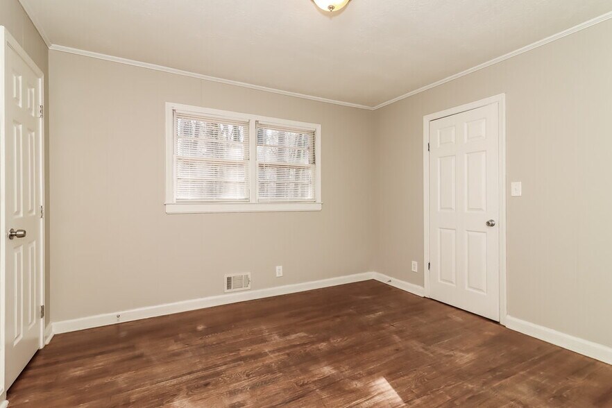 Building Photo - 219 Palms Ln SW