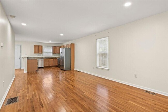 Building Photo - 247 Farrington Ave SE