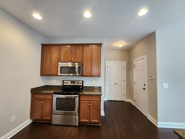 Building Photo - Charleston Style Home In Matthews