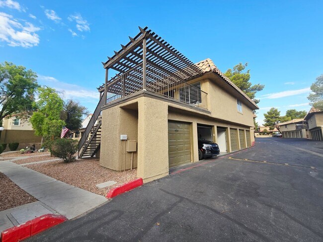 Building Photo - 1833 Plum Ct