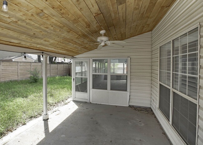 Building Photo - "Spacious 3-Bed Sanctuary with 2.5 Baths o...