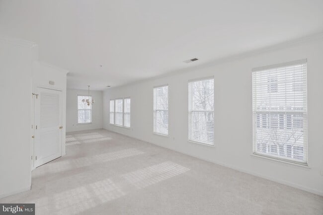 Building Photo - 5108 English Terrace