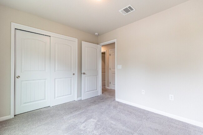 Building Photo - 10322 Relic Oaks