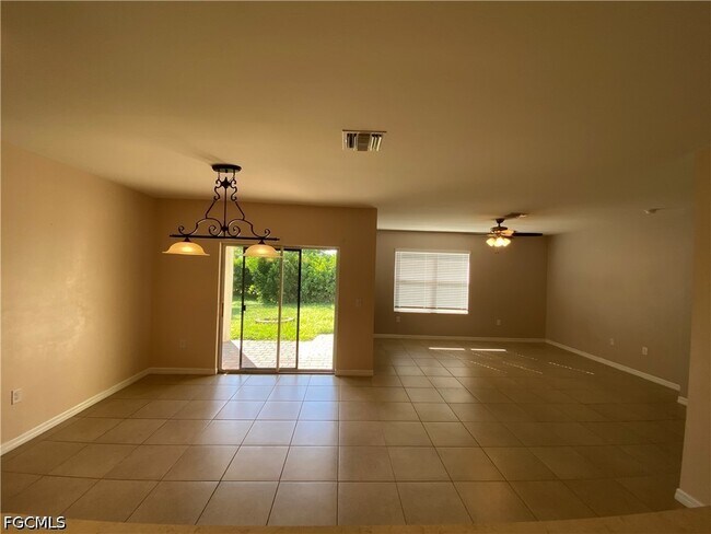 Building Photo - 3425 Cancun Ct