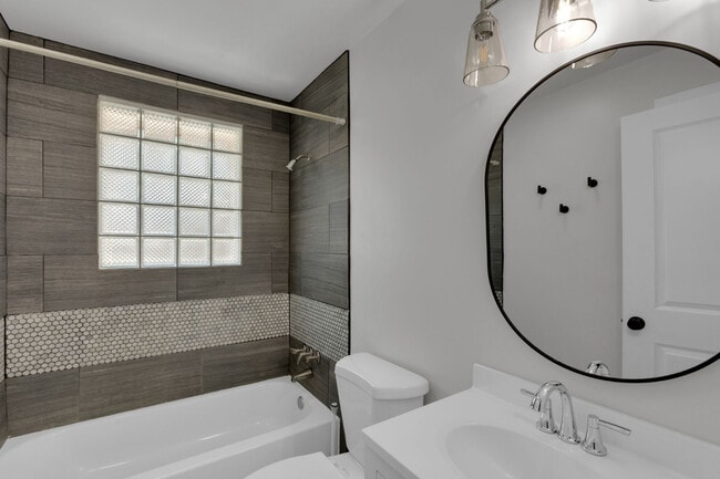 Building Photo - Renovated Duplex in Prime Walkable 12 South Location!