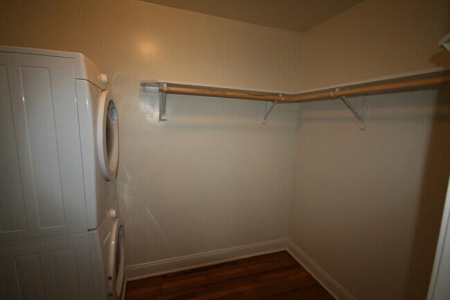 Building Photo - Perfect Floorplan! Walltown Duplex with All Appliances and Fenced Yd