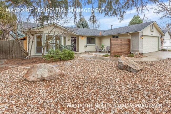 Building Photo - 4943 W Catalpa Dr