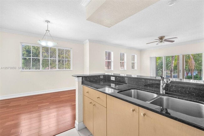 Building Photo - 2532 Centergate Dr
