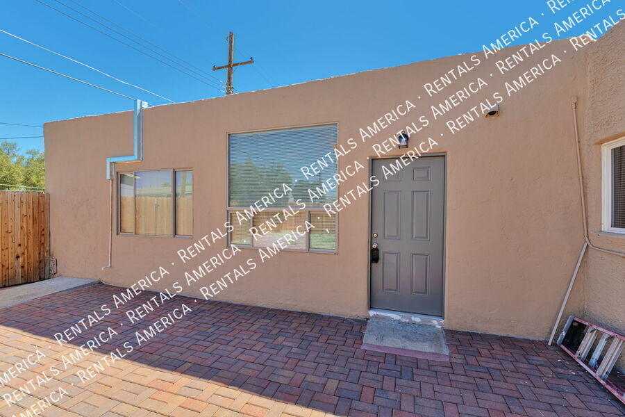 Building Photo - 2810 W Carnauba St