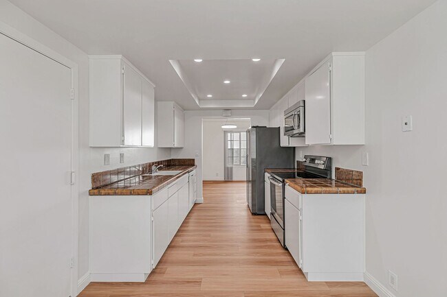 Building Photo - Cupertino Schools - Beautifully Updated Co...