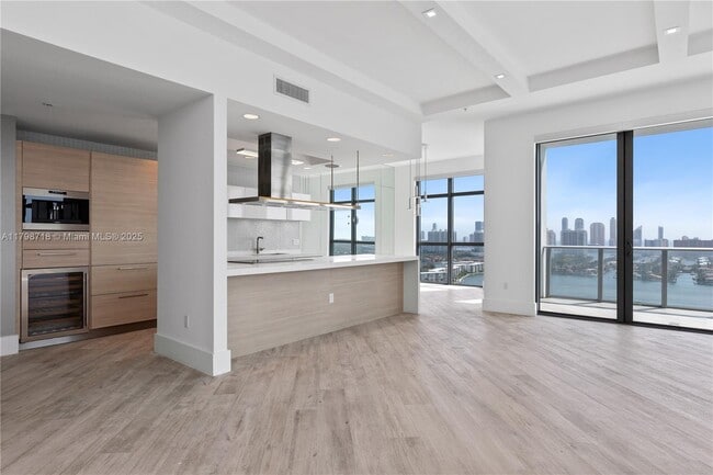 Building Photo - 17301 Biscayne Blvd