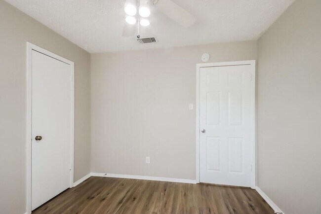Building Photo - 4703 Lost Lake Ln