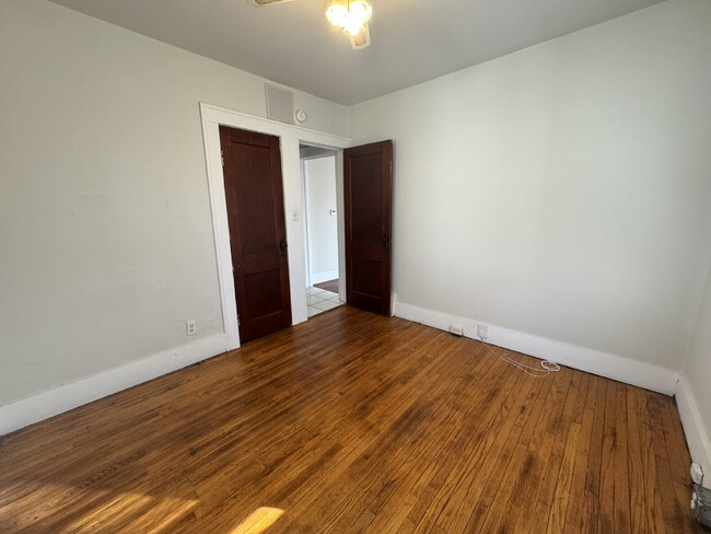 Building Photo - Charming 2 Bed | 1 Bath | Move-In Ready!