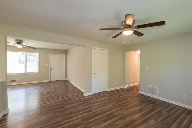 Building Photo - 2061 Mulkey Rd SW