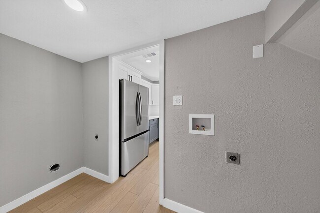 Building Photo - Newly Renovated Home In Watauga Ready To Be Yours!!!!