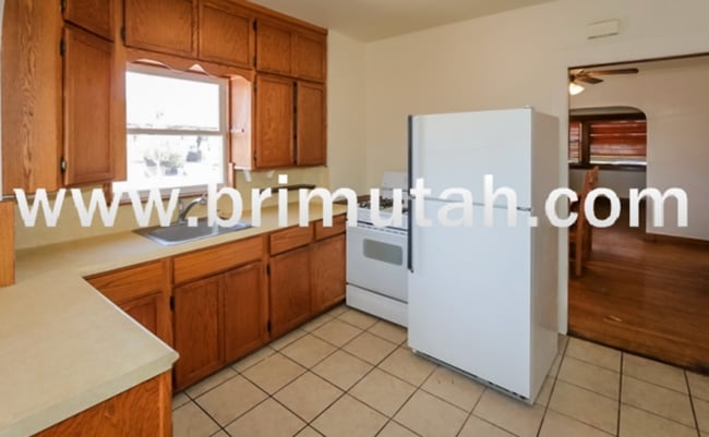Building Photo - 462 S 1100 E