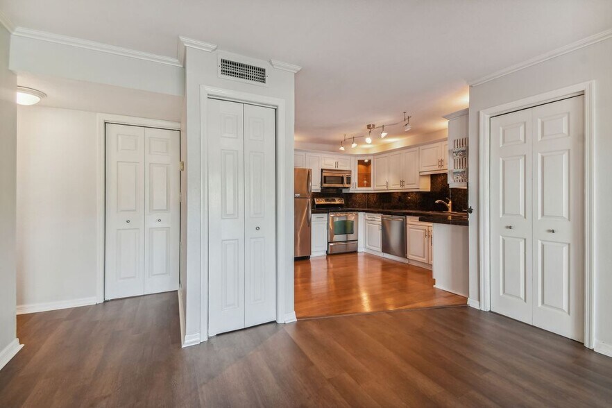 Building Photo - 5558 Baywater Dr