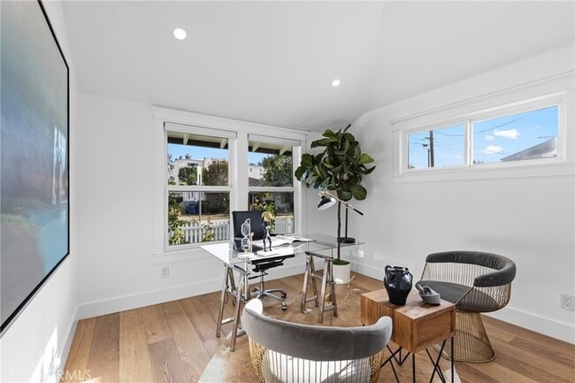 Building Photo - 12947 La Maida St