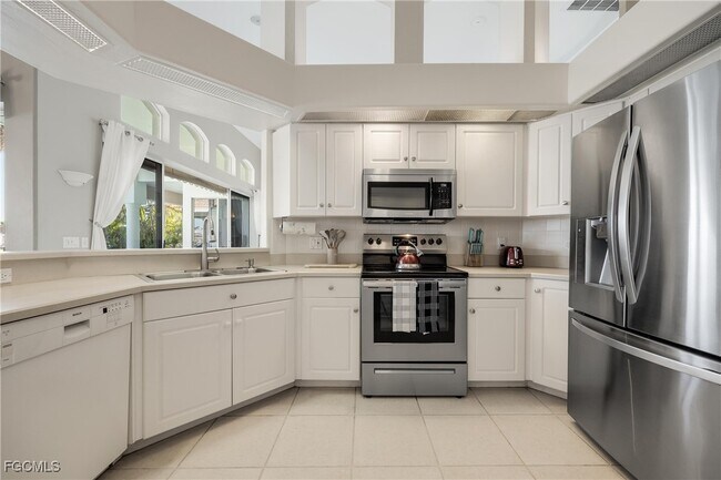 Building Photo - 5323 SW 28th Pl