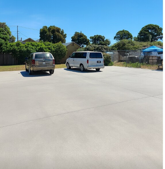 Gated & Secure big parking space - 7458 Lockwood St