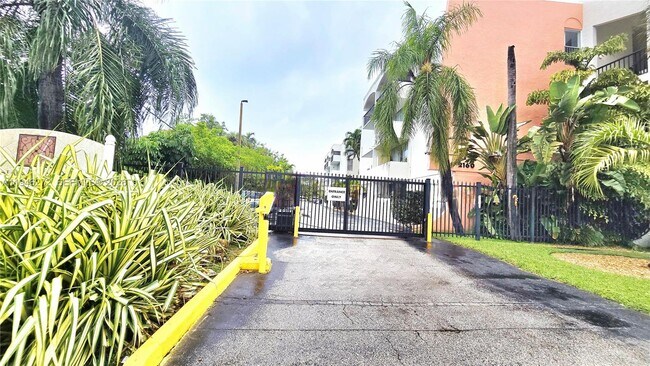 Building Photo - 2150 SW 16th Ave