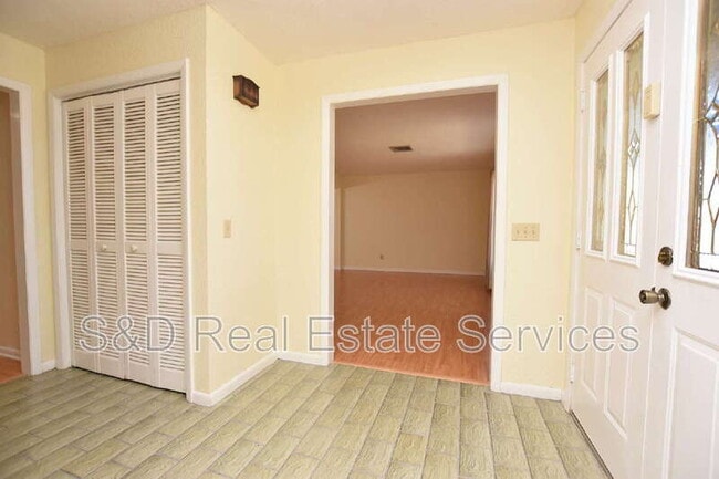 Building Photo - 1715 High Point Dr