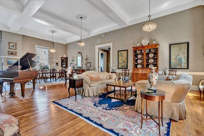 Building Photo - 1025 Church St