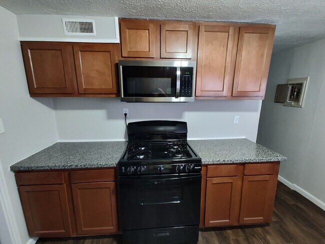 Building Photo - 1326 Eastbrook Dr