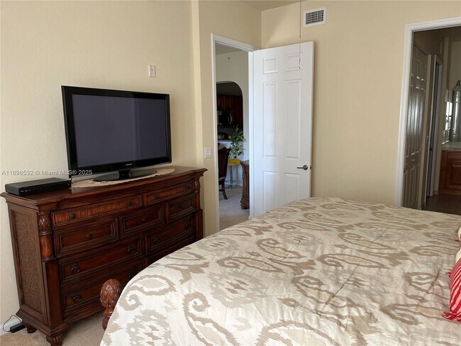 Building Photo - 3500 Oaks Clubhouse Dr