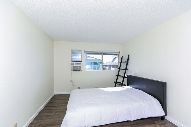 Building Photo - WAIPIO GENTRY: 2-BED, 1-BATH, 1-PARKING NOW AVAILABLE !