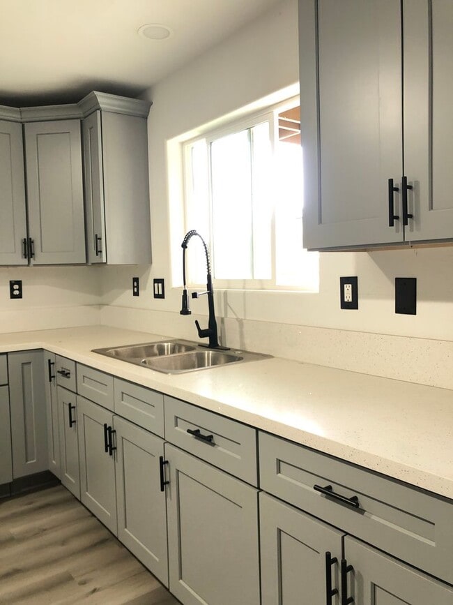 Building Photo - Southwest Bakersfield Home