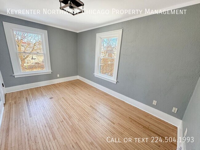 Building Photo - 471 Center St