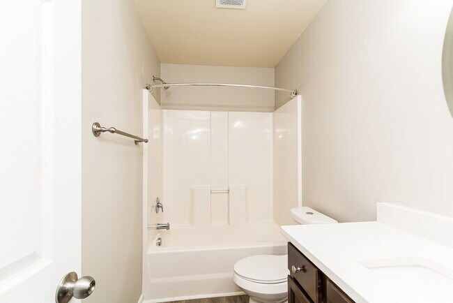 Building Photo - 821 Skinner Dr