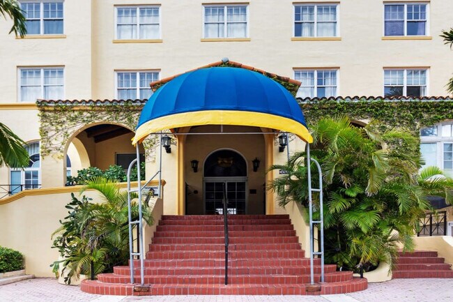 Building Photo - 1300 Collins Ave