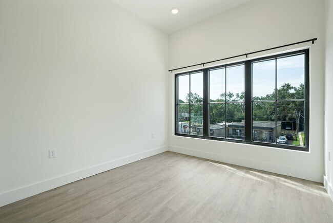 Building Photo - 1812 Old Shell Rd