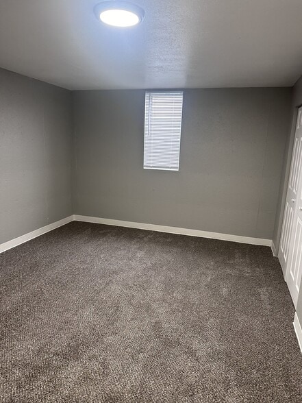 Building Photo - 1707 W 6th Ave