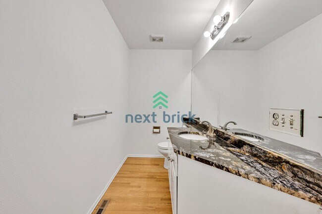 Building Photo - 4 Bed 2.5 Bath Single-family House Availab...