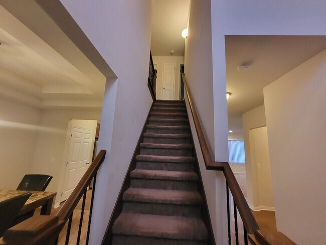 Building Photo - Spacious 4-Bedroom, 2.5-Bath Home Near Dow...