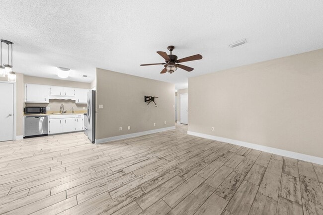 Building Photo - 3030 Blue Pine Ln