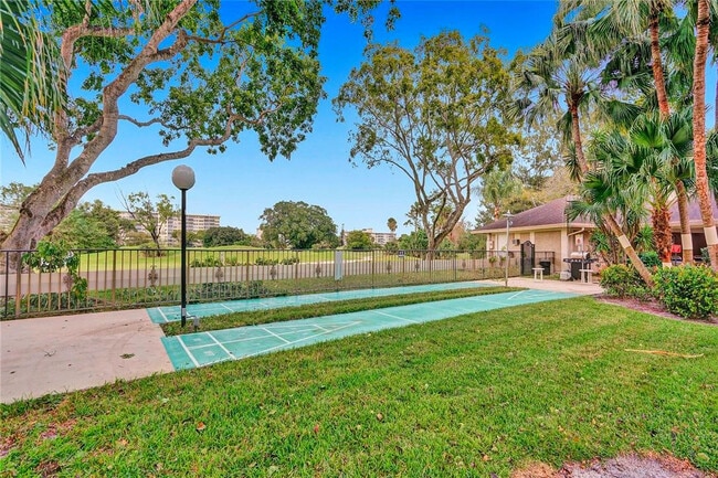 Building Photo - 3051 S Palm Aire Dr